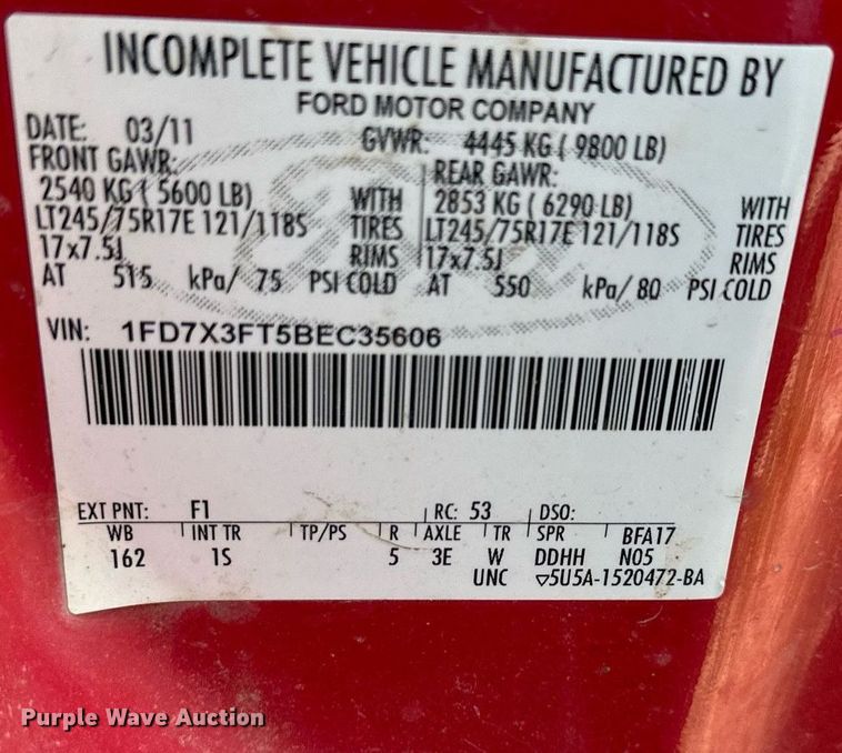 image for item DO5007 2011 Ford F350 Super Duty  SuperCab bale bed pickup truck