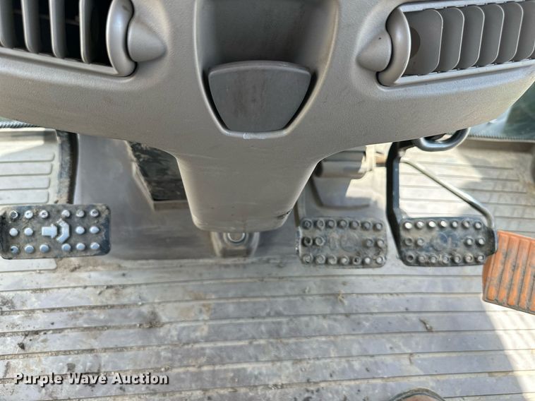 image for item DO5011 2017 John Deere 6175R  MFWD tractor