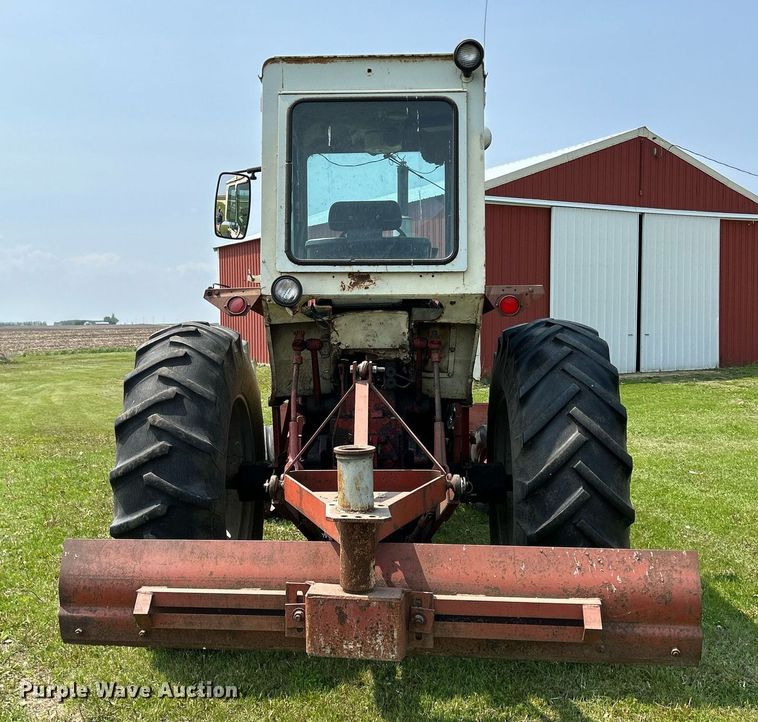image for item DR4621 1964 International 806  tractor