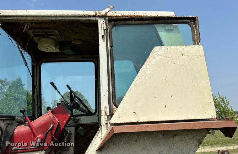 image for item DR4621 1964 International 806  tractor