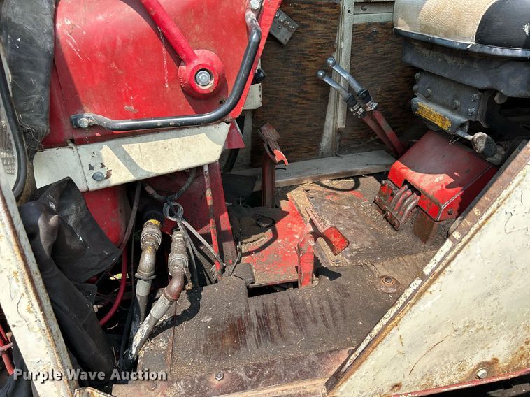 image for item DR4621 1964 International 806  tractor