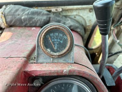 image for item DR4621 1964 International 806  tractor