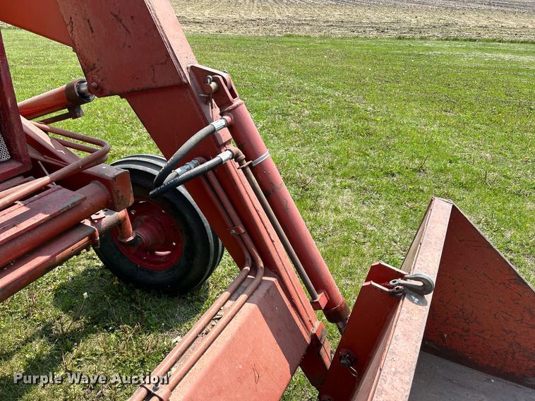 image for item DR4621 1964 International 806  tractor