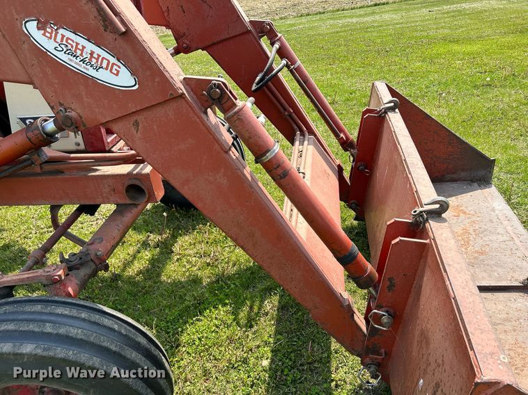 image for item DR4621 1964 International 806  tractor