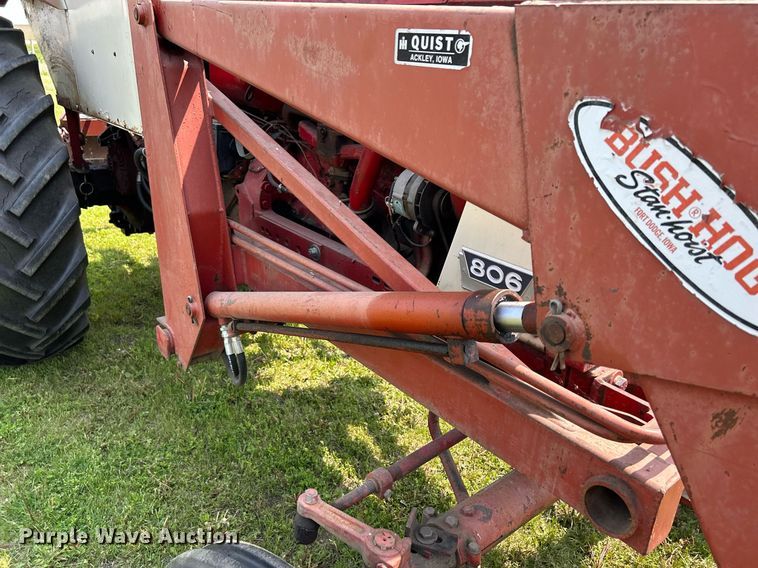 image for item DR4621 1964 International 806  tractor