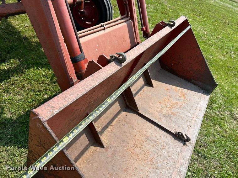 image for item DR4621 1964 International 806  tractor