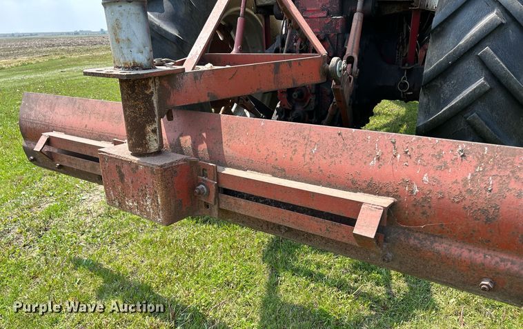 image for item DR4621 1964 International 806  tractor