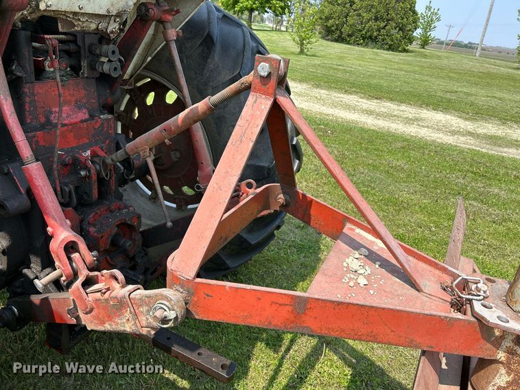 image for item DR4621 1964 International 806  tractor