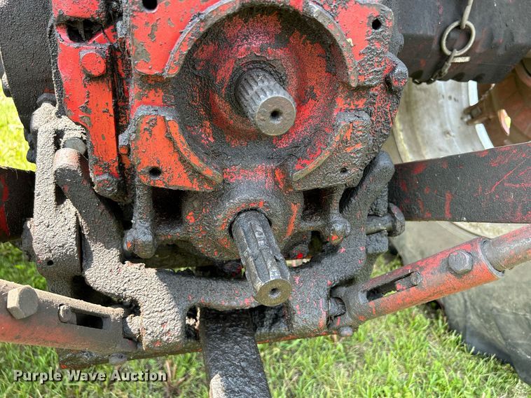 image for item DR4621 1964 International 806  tractor