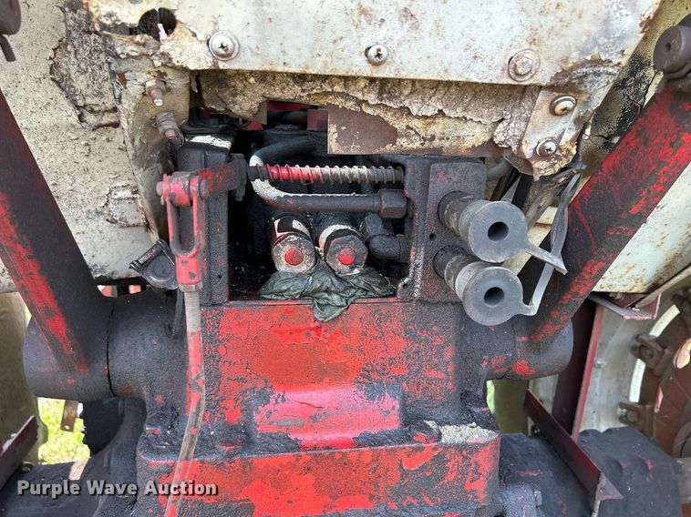 image for item DR4621 1964 International 806  tractor