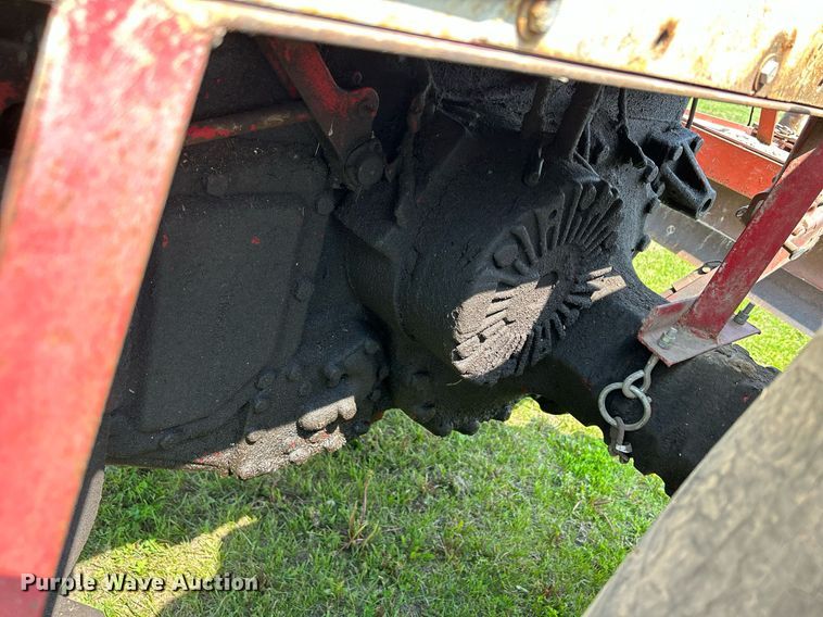 image for item DR4621 1964 International 806  tractor