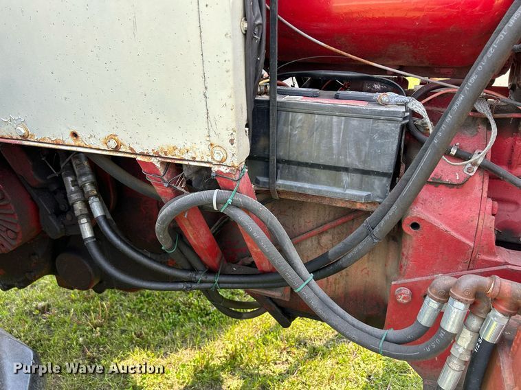 image for item DR4621 1964 International 806  tractor