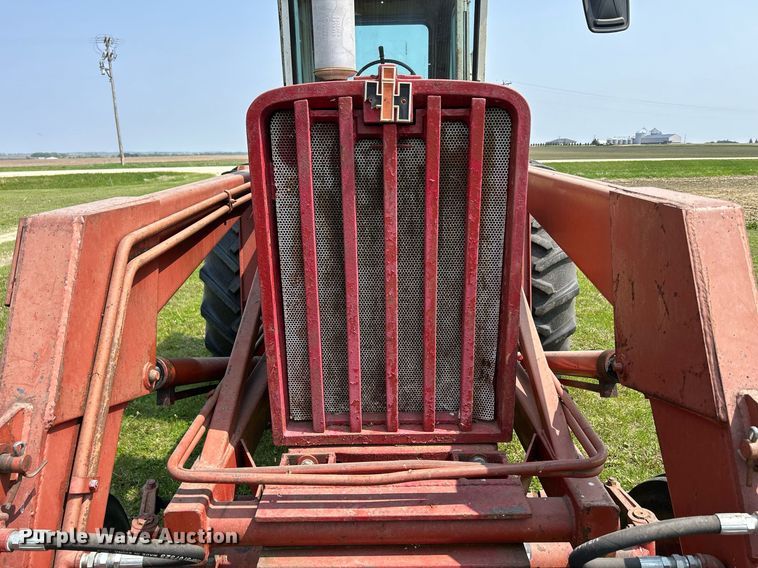 image for item DR4621 1964 International 806  tractor