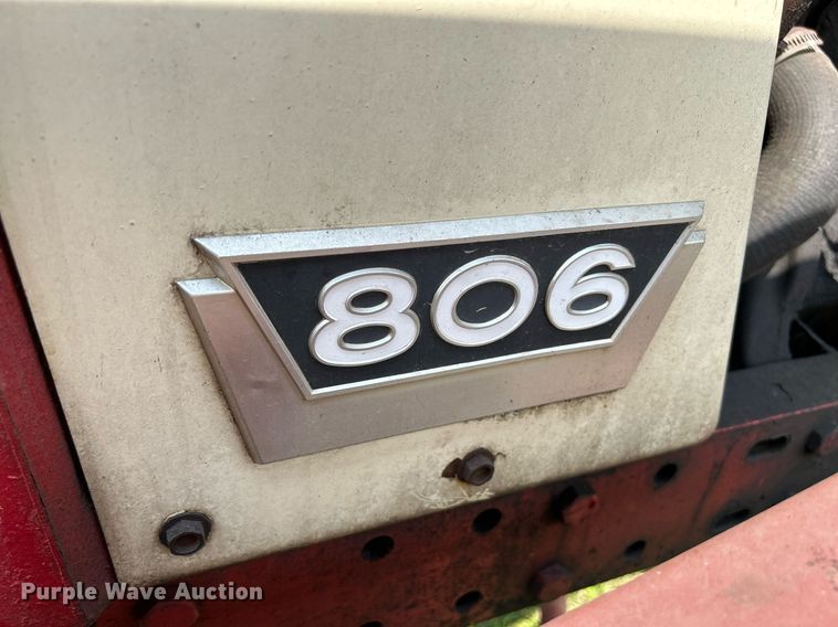 image for item DR4621 1964 International 806  tractor