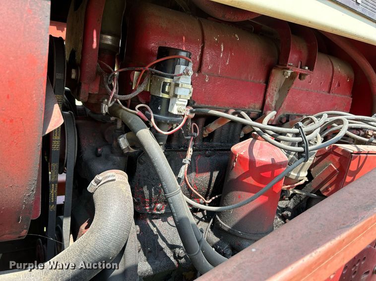 image for item DR4621 1964 International 806  tractor