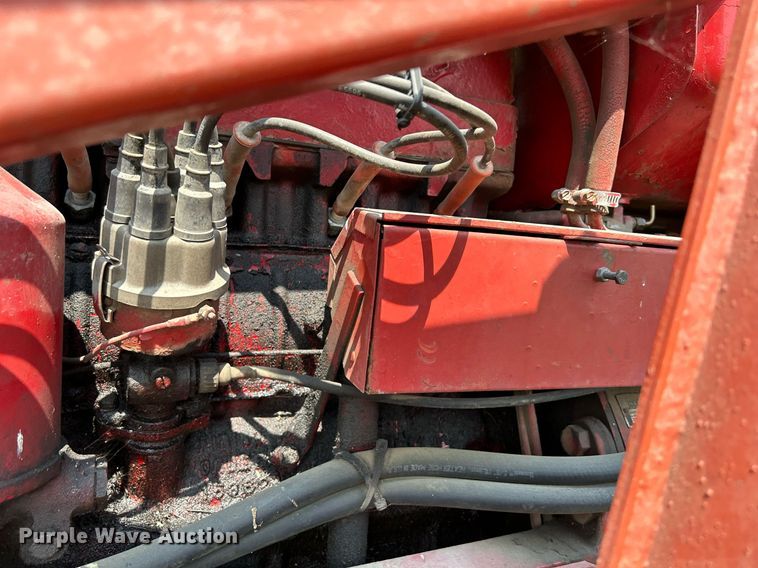 image for item DR4621 1964 International 806  tractor