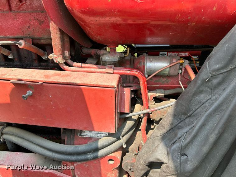 image for item DR4621 1964 International 806  tractor