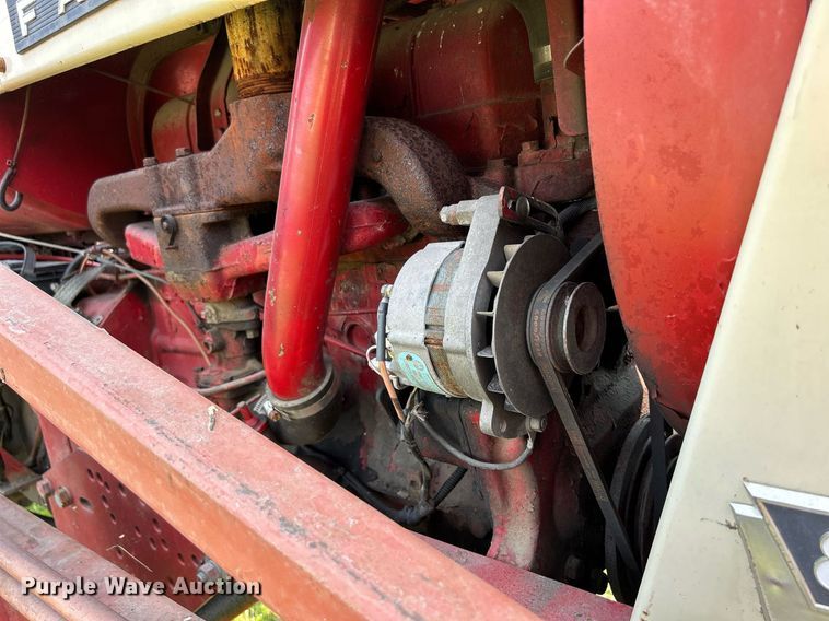 image for item DR4621 1964 International 806  tractor