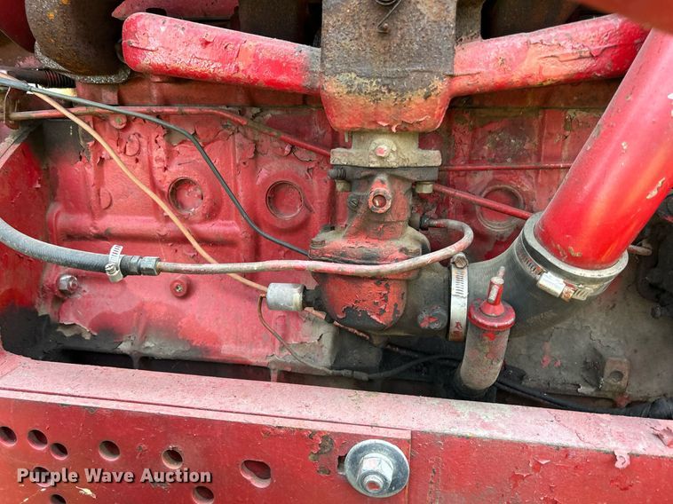 image for item DR4621 1964 International 806  tractor