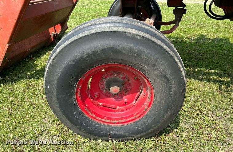 image for item DR4621 1964 International 806  tractor