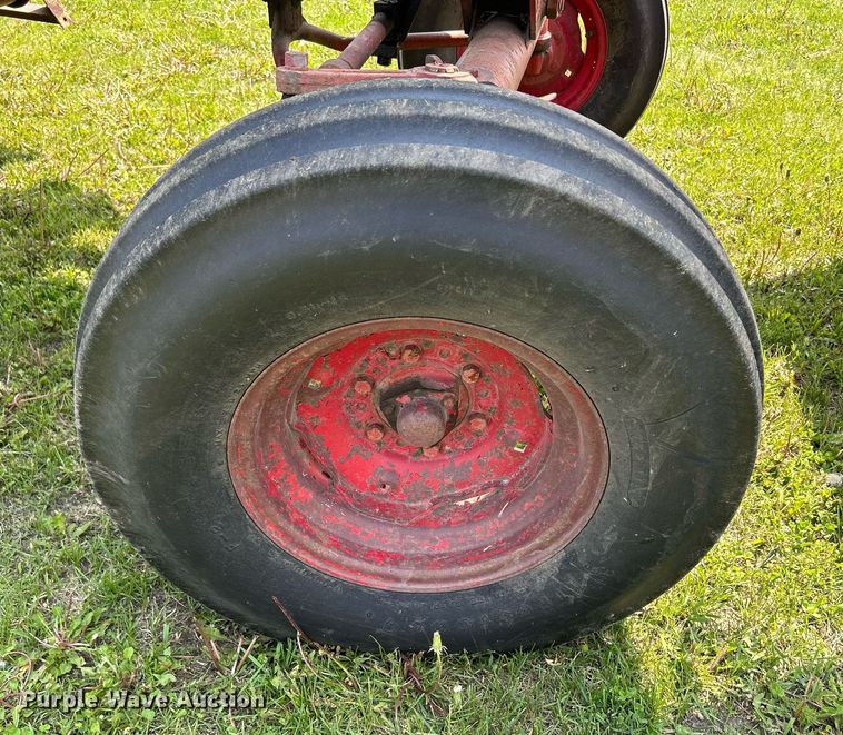 image for item DR4621 1964 International 806  tractor