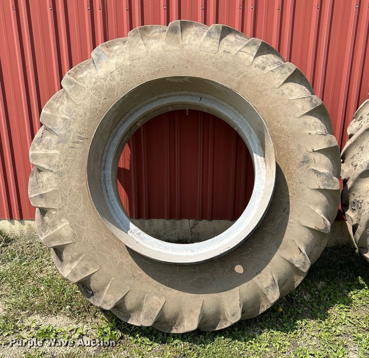 image for item DR4621 1964 International 806  tractor