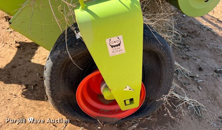 image for item DR5712 2014 Claas 380  pickup head