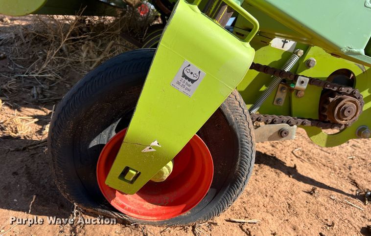 image for item DR5712 2014 Claas 380  pickup head