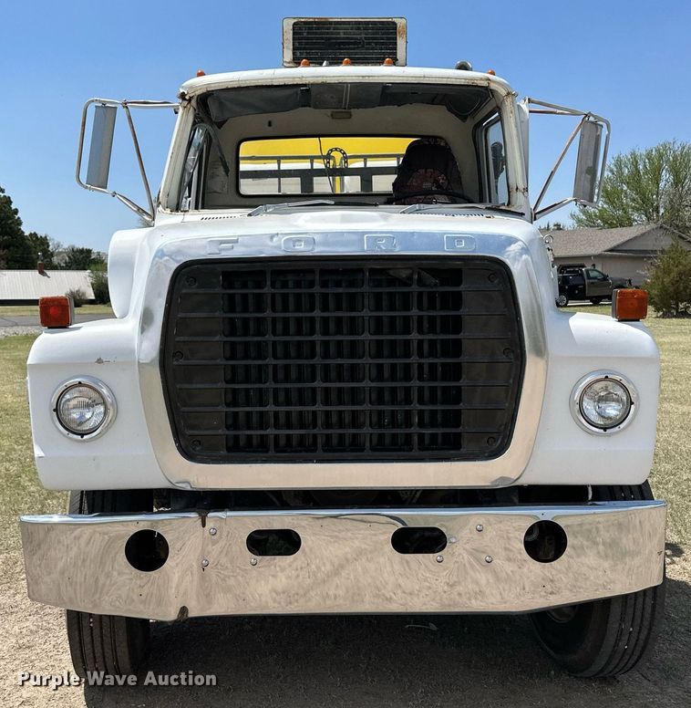 image for item JJ9939 1973 Ford 9000  tank truck