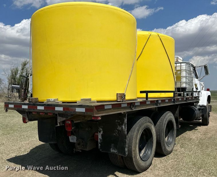 image for item JJ9939 1973 Ford 9000  tank truck