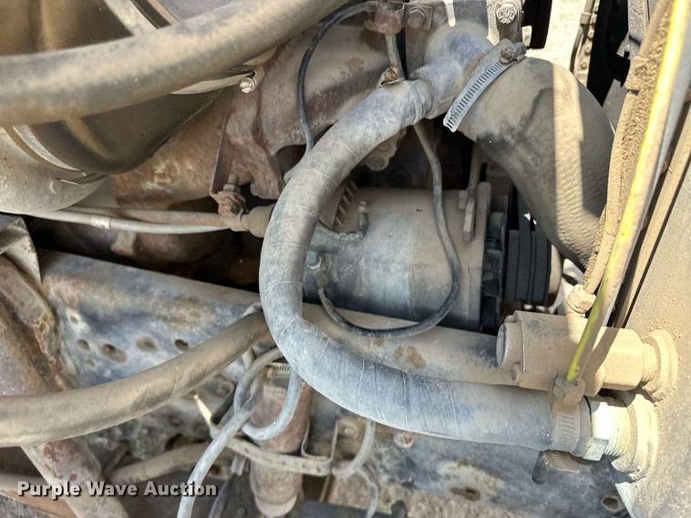 image for item JJ9939 1973 Ford 9000  tank truck