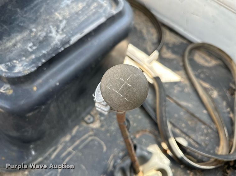 image for item JJ9939 1973 Ford 9000  tank truck