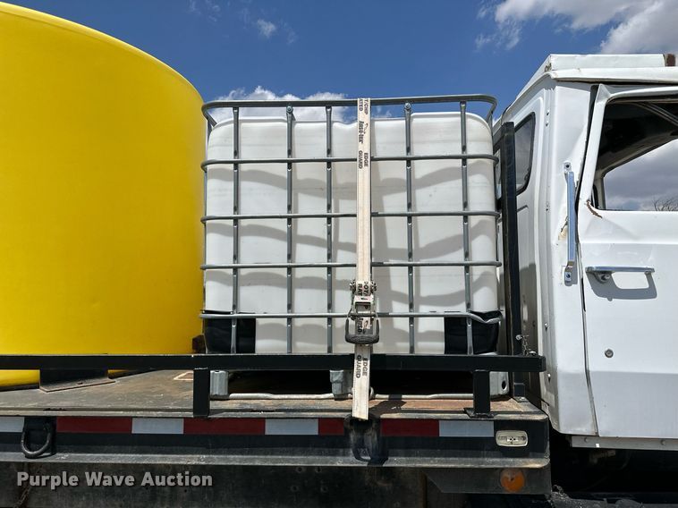 image for item JJ9939 1973 Ford 9000  tank truck