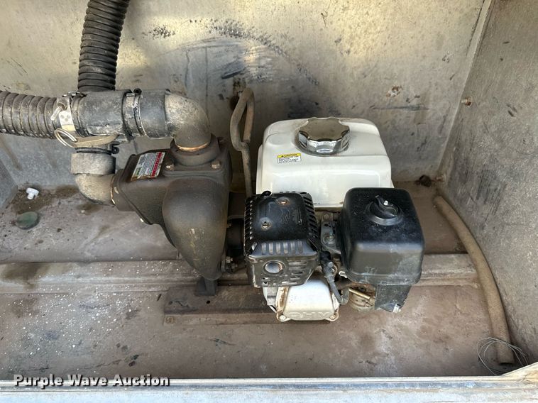 image for item JJ9939 1973 Ford 9000  tank truck