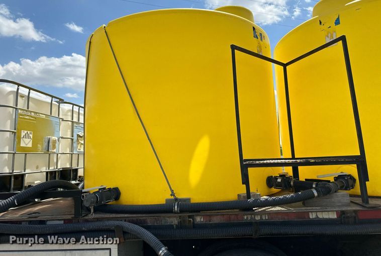 image for item JJ9939 1973 Ford 9000  tank truck