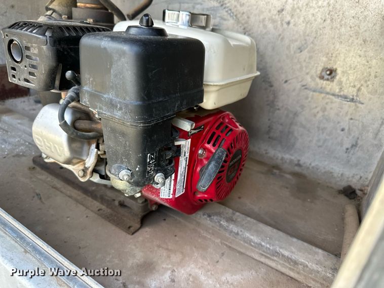 image for item JJ9939 1973 Ford 9000  tank truck