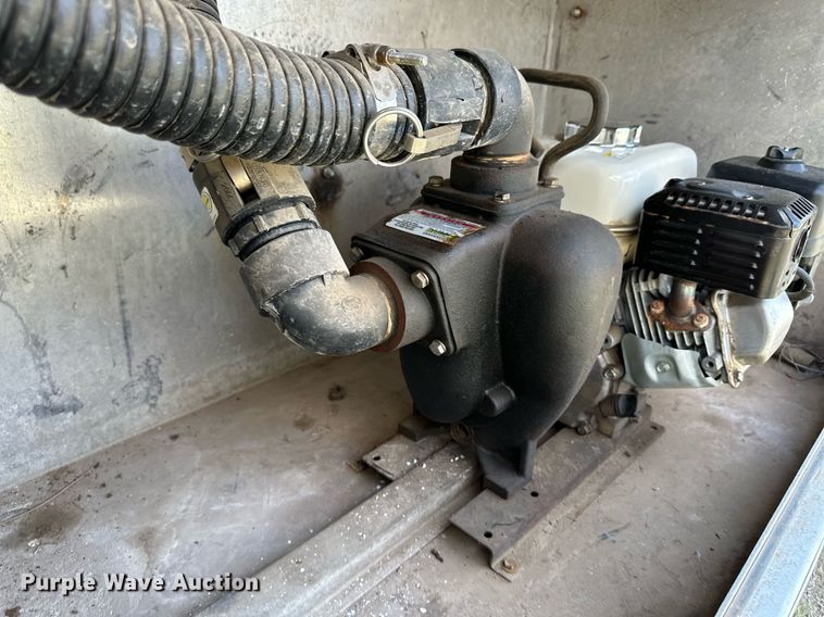 image for item JJ9939 1973 Ford 9000  tank truck