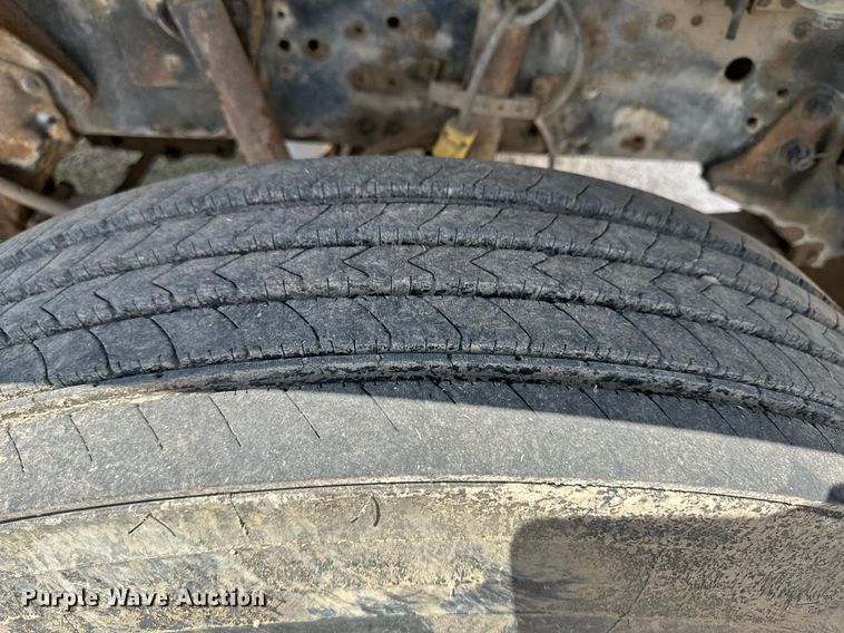 image for item JJ9939 1973 Ford 9000  tank truck