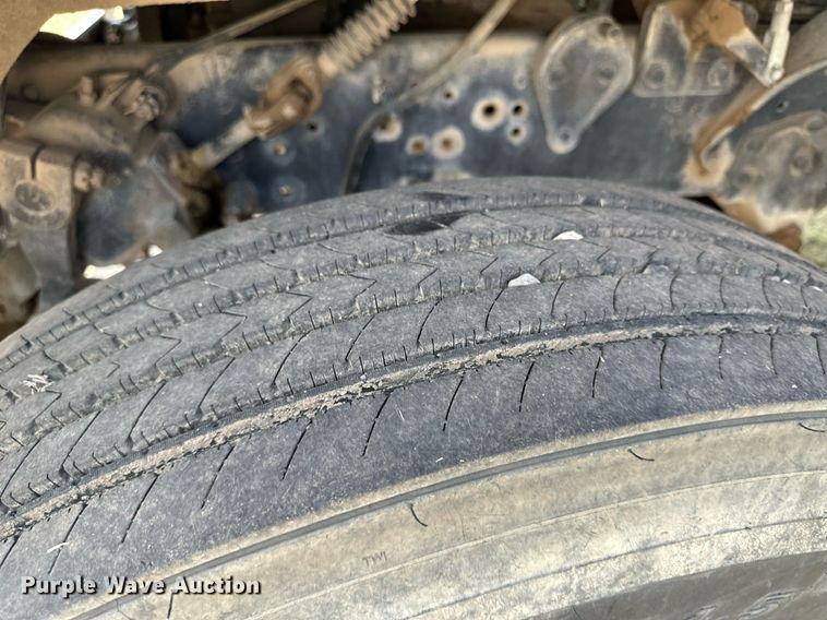 image for item JJ9939 1973 Ford 9000  tank truck