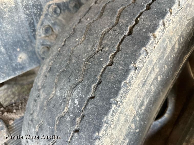 image for item JJ9939 1973 Ford 9000  tank truck