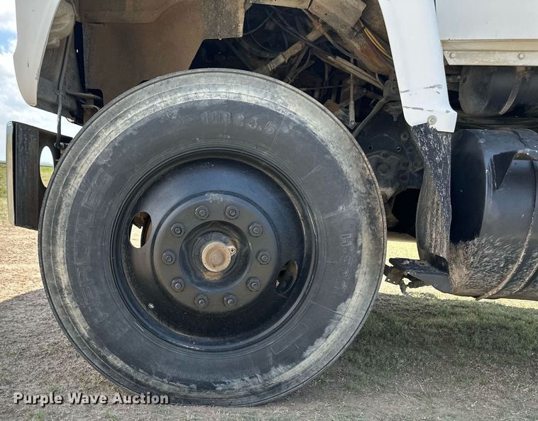 image for item JJ9939 1973 Ford 9000  tank truck