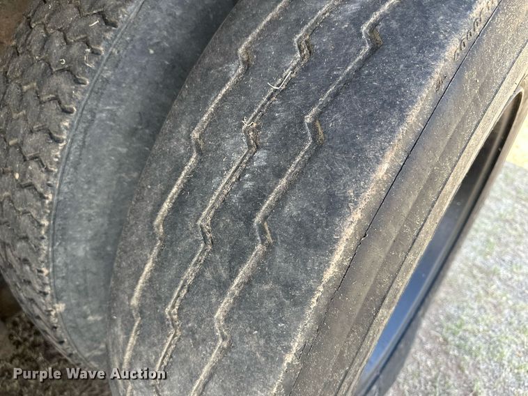 image for item JJ9939 1973 Ford 9000  tank truck