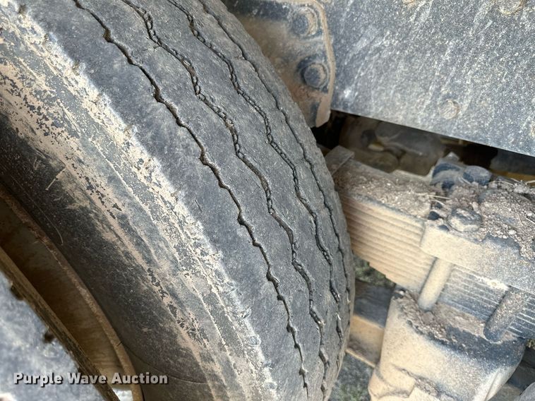 image for item JJ9939 1973 Ford 9000  tank truck