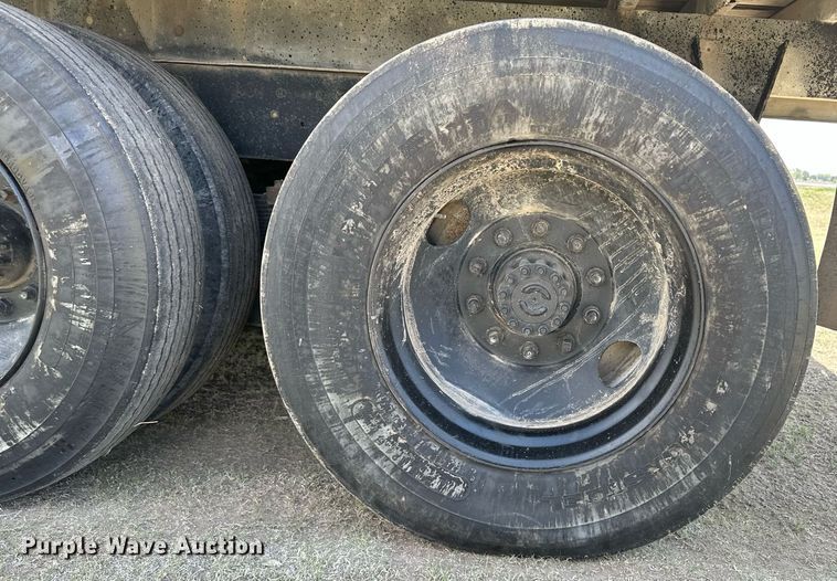 image for item JJ9939 1973 Ford 9000  tank truck