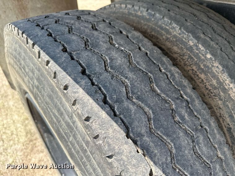 image for item JJ9939 1973 Ford 9000  tank truck