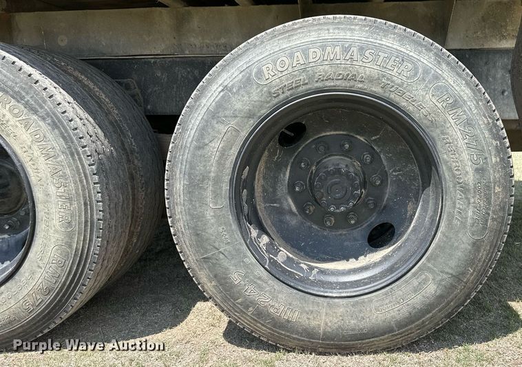 image for item JJ9939 1973 Ford 9000  tank truck