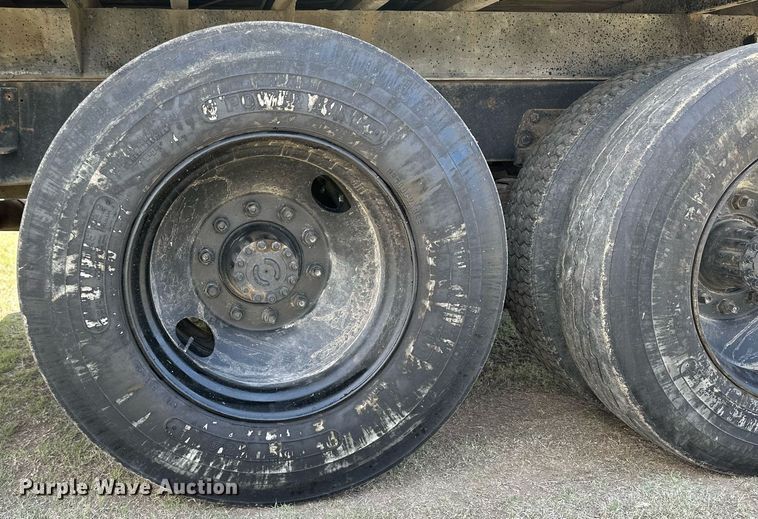 image for item JJ9939 1973 Ford 9000  tank truck