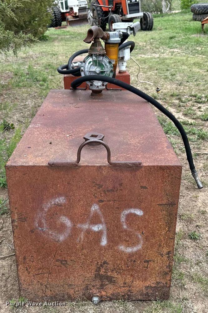 image for item KL9109 (2) fuel tanks