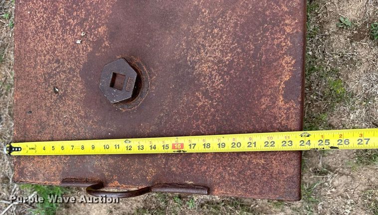 image for item KL9109 (2) fuel tanks