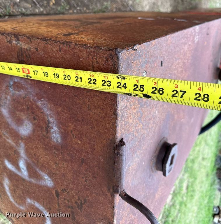 image for item KL9109 (2) fuel tanks